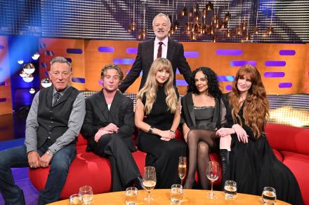 The Graham Norton Show – Sneak Preview With Bruce Springsteen, Jeremy Allen White, Jennifer Lawrence, Tessa Thompson, Florence & The Machine. The Graham Norton Show – Sneak Preview With Bruce Springsteen, Jeremy Allen White, Jennifer Lawrence, Tessa Thompson, Florence & The Machine.