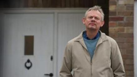 martin clunes new sitcom warren