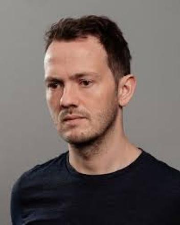 Stuart Laws Becomes World's First Double-Signed Comedian Stuart Laws Becomes World's First Double-Signed Comedian