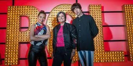 Why Zoe Lyons Is Wearing A Wig Why Zoe Lyons Is Wearing A Wig