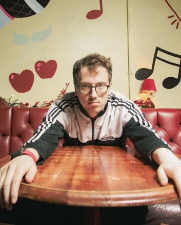 Review: Edinburgh Fringe 2024 – Eric Rishton, Monkey Barrel Review: Edinburgh Fringe 2024 – Eric Rishton, Monkey Barrel