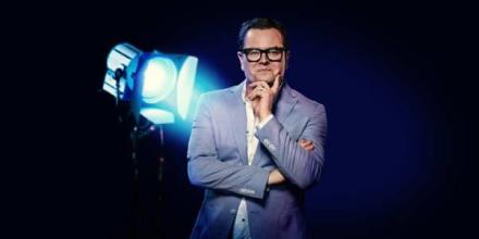 News: Alan Carr Helps to Give Kylie Minogue Fans A Christmas Surprise