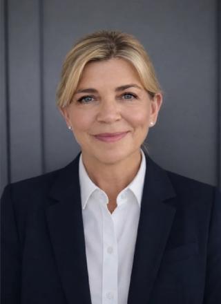 Lisa Clark To Be Commissioning Executive for SNL UK