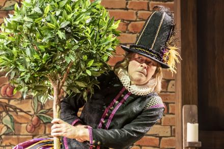 Theatre Review: The Upstart Crow, Gielgud Theatre, W1 Theatre Review: The Upstart Crow, Gielgud Theatre, W1