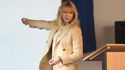 Interview: Lucy Punch On the New Series Of Amandaland