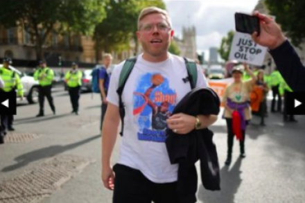 Rob Beckett Ends Up As Accidental Activist After Becoming Caught Up In Protest Rob Beckett Ends Up As Accidental Activist After Becoming Caught Up In Protest