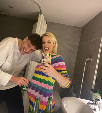 Sara Pascoe Announces Pregnancy