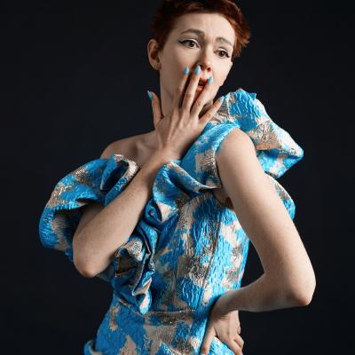 Edinburgh Fringe Review: Elf Lyons is The Woman on the Edge, Pleasance Courtyard Edinburgh Fringe Review: Elf Lyons is The Woman on the Edge, Pleasance Courtyard