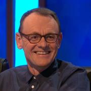 Fans Pay Tribute to Sean Lock During Final 8 Out Of 10 Cats Appearance